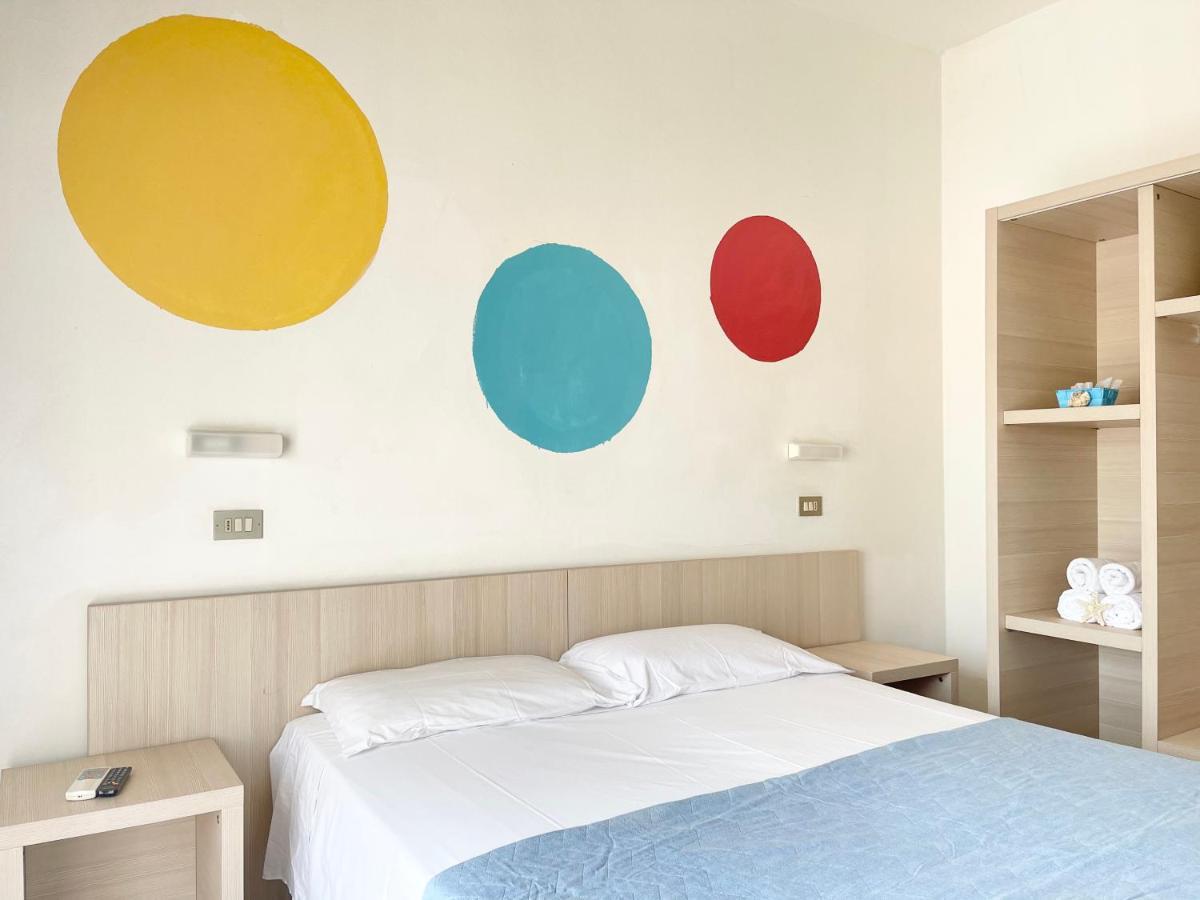 Hotel Orlov リミニ エクステリア 写真