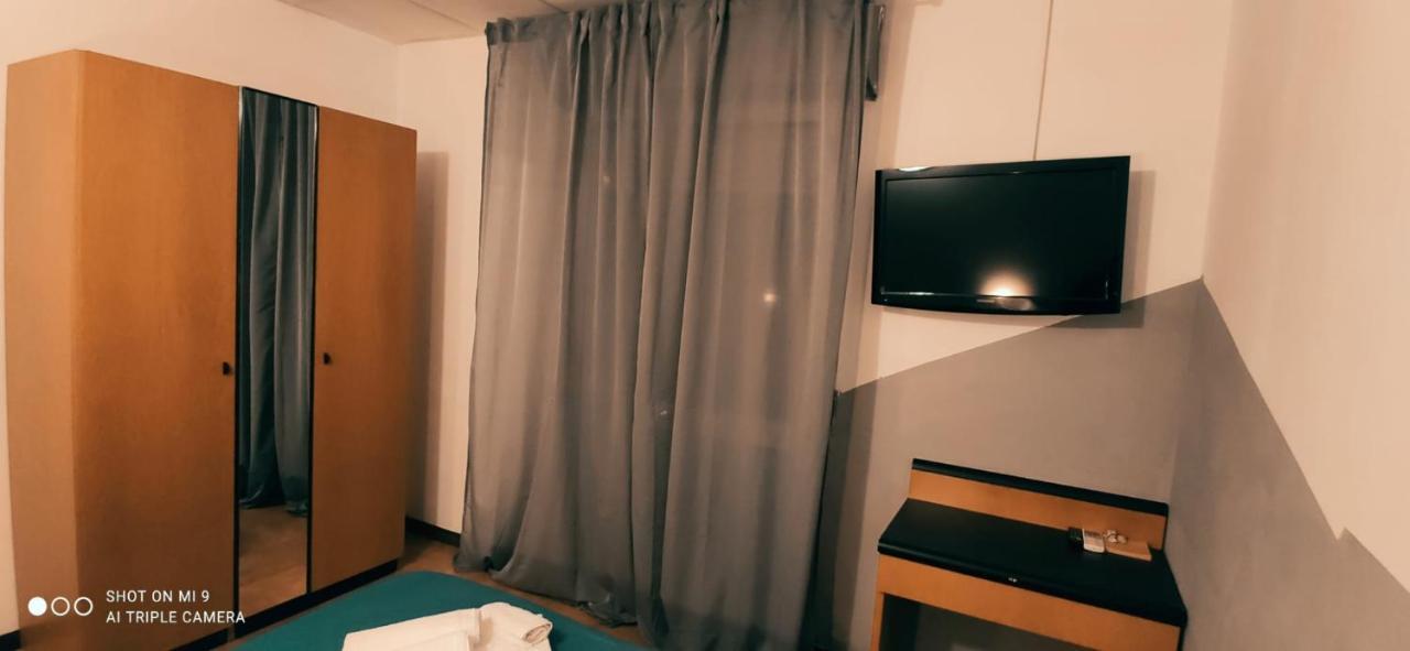 Hotel Orlov リミニ エクステリア 写真