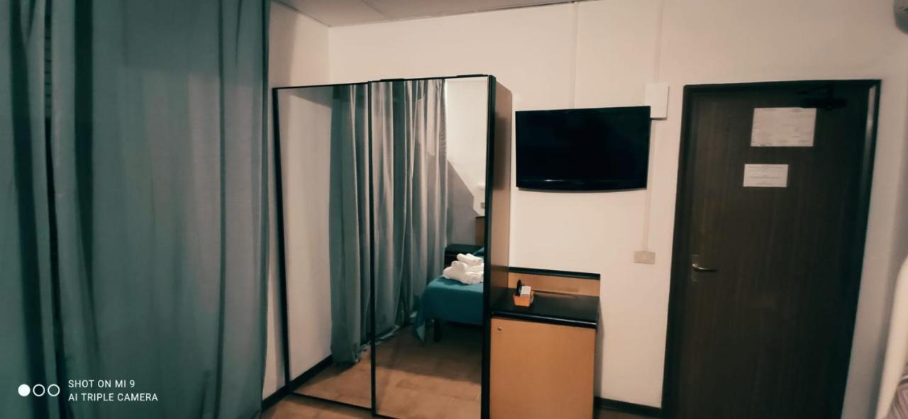 Hotel Orlov リミニ エクステリア 写真