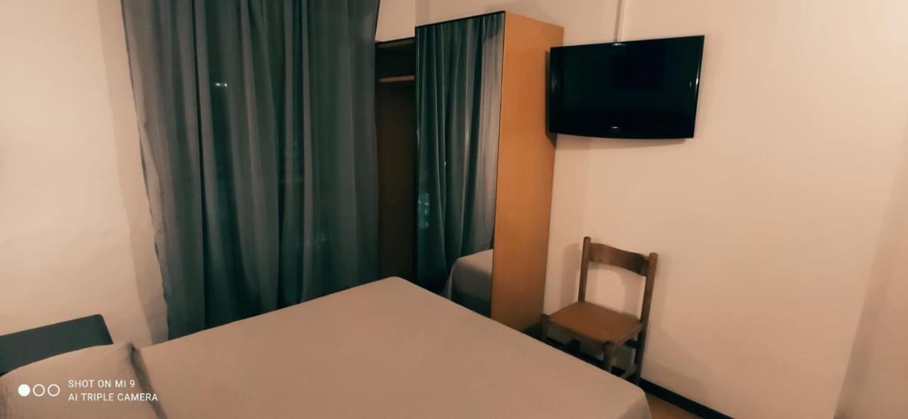 Hotel Orlov リミニ エクステリア 写真
