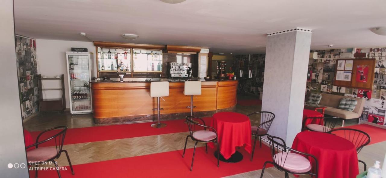Hotel Orlov リミニ エクステリア 写真
