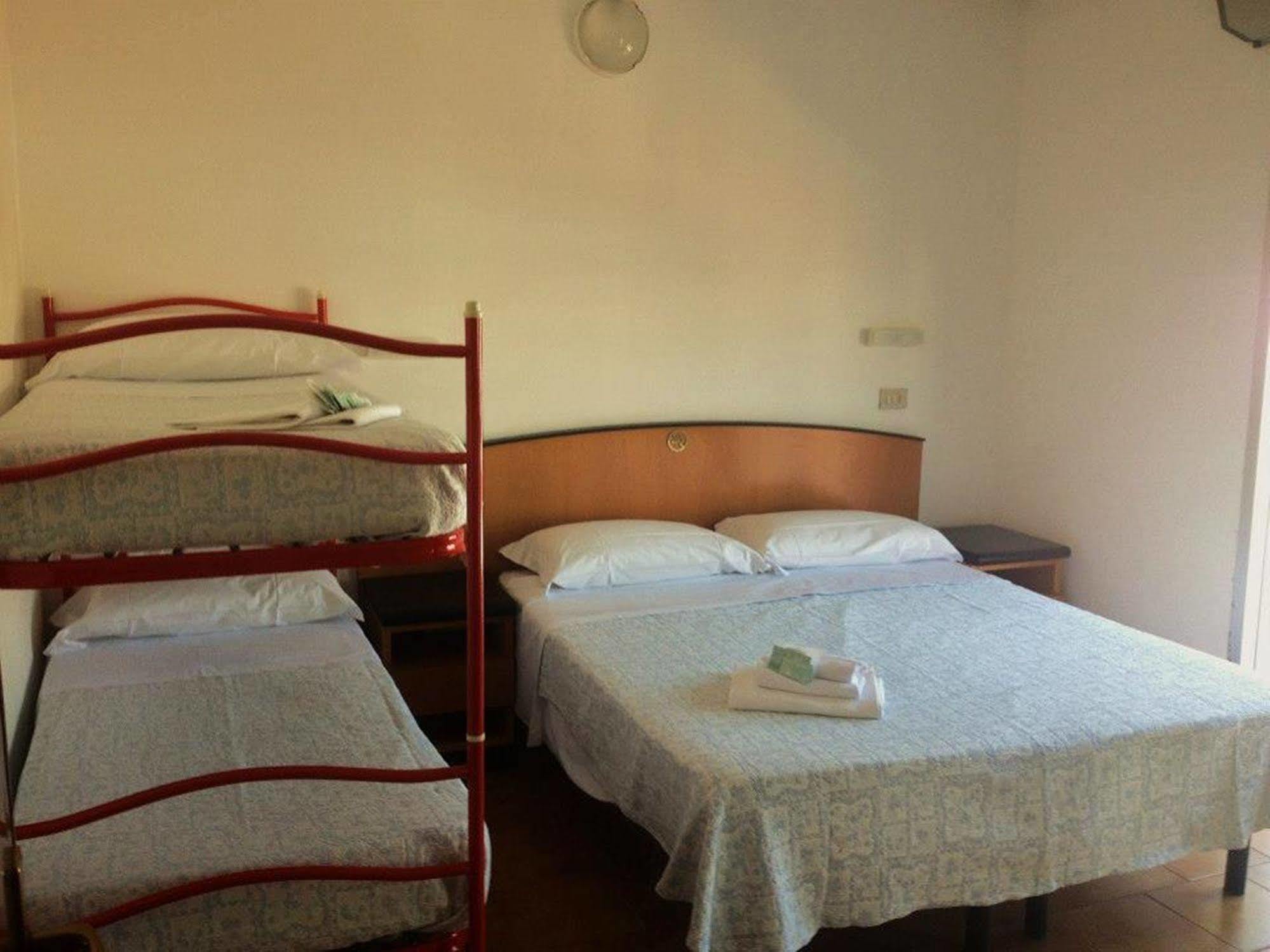 Hotel Orlov リミニ エクステリア 写真